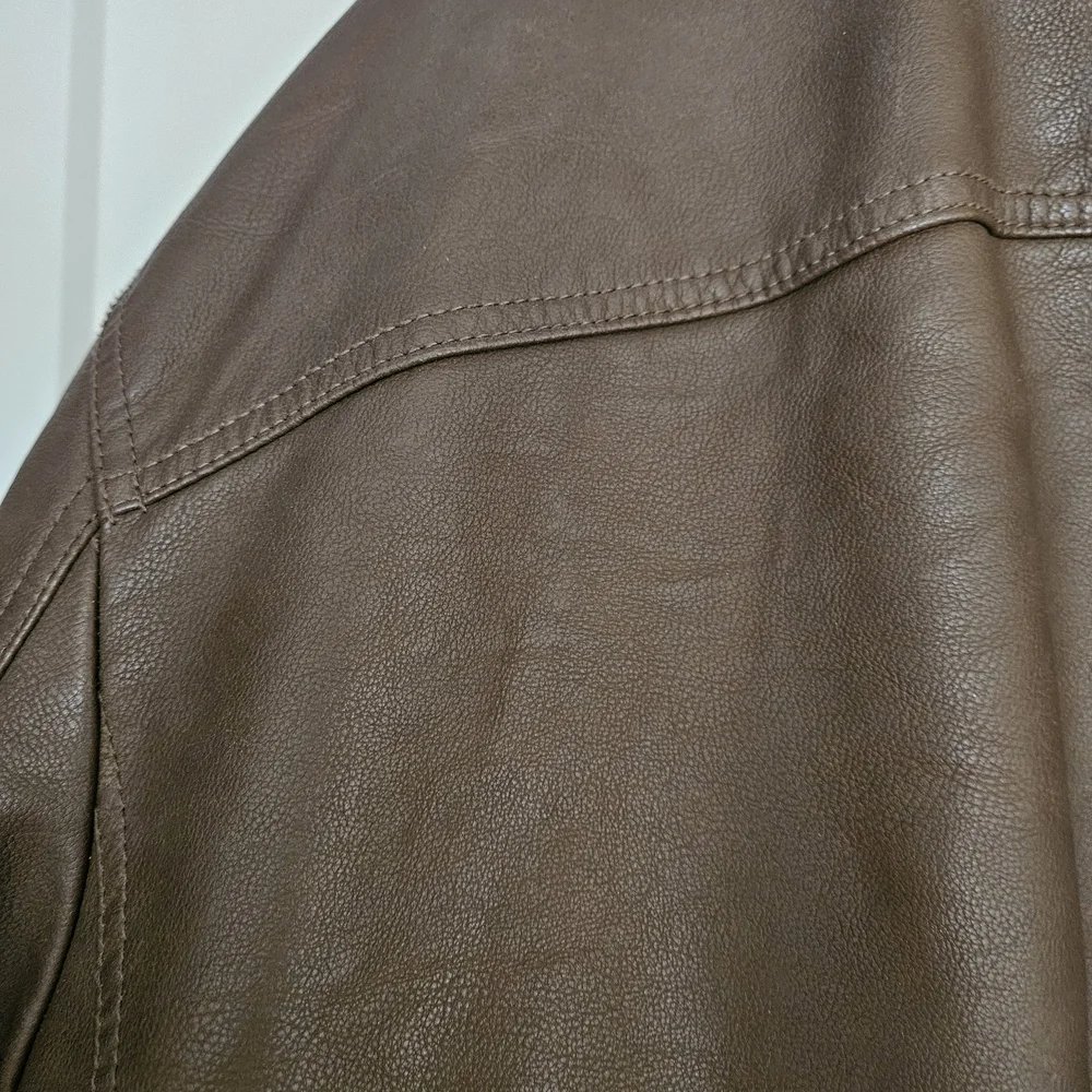 Levi's Men's Brown Faux-Leather Sherpa Lined Jacket - Picture 12 of 13